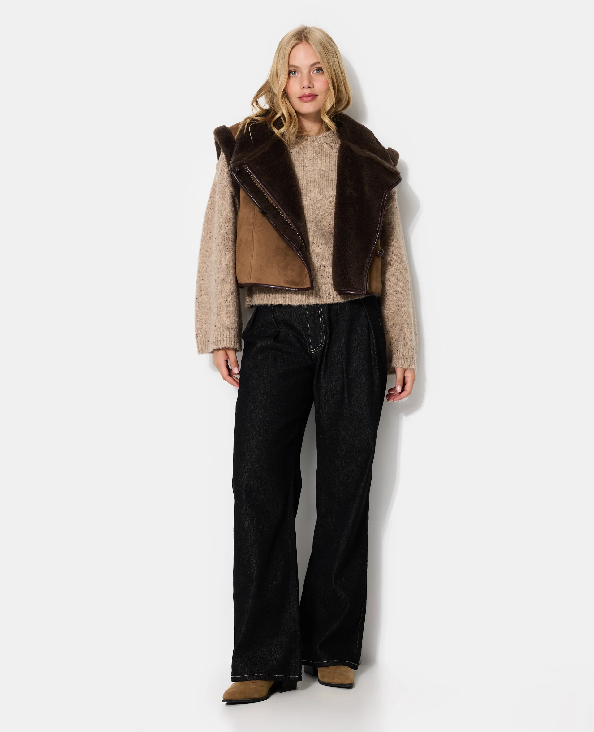 Blouson sans manches façon peau lainée - Image 3