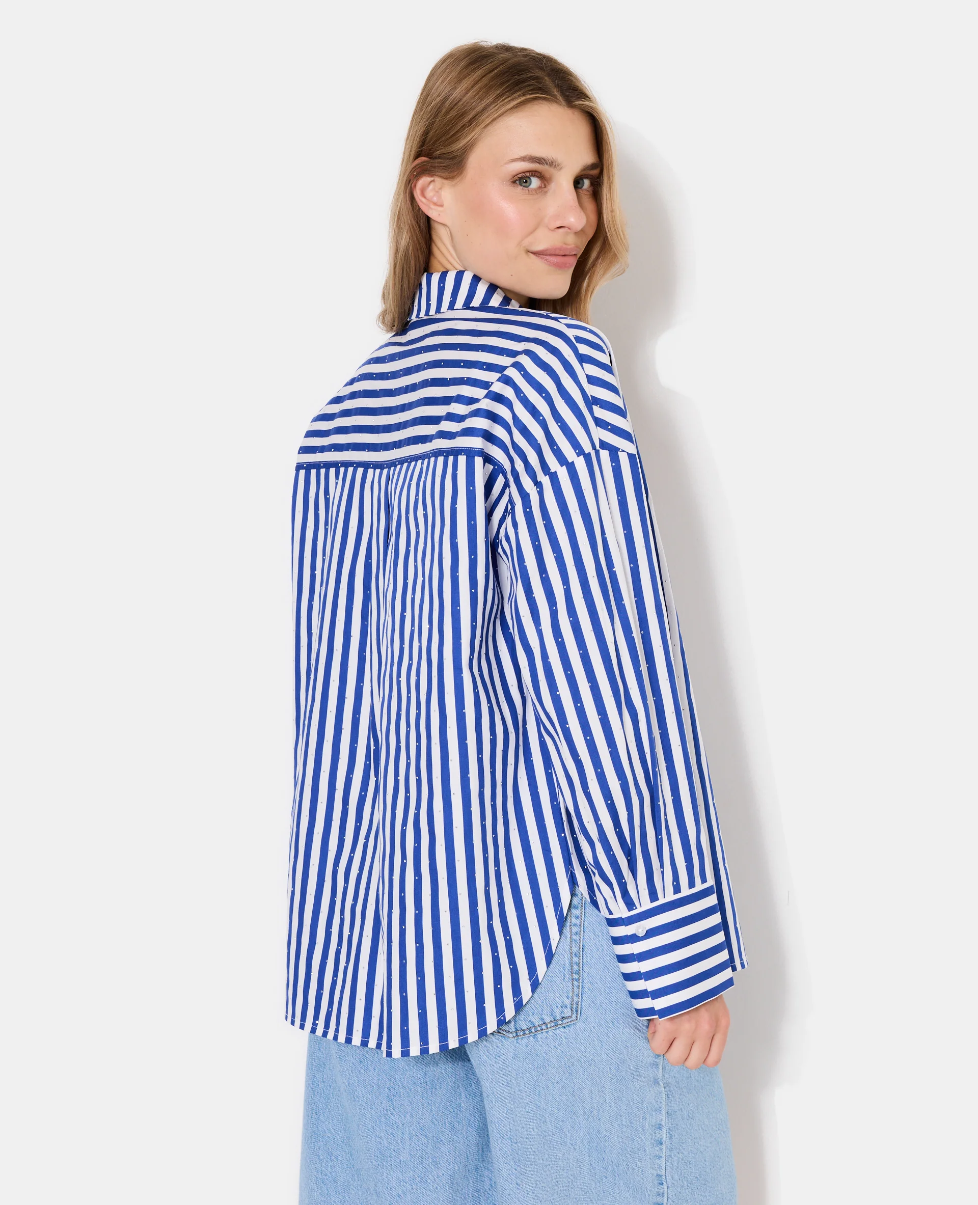 Chemise oversize rayée avec strass - Image 6