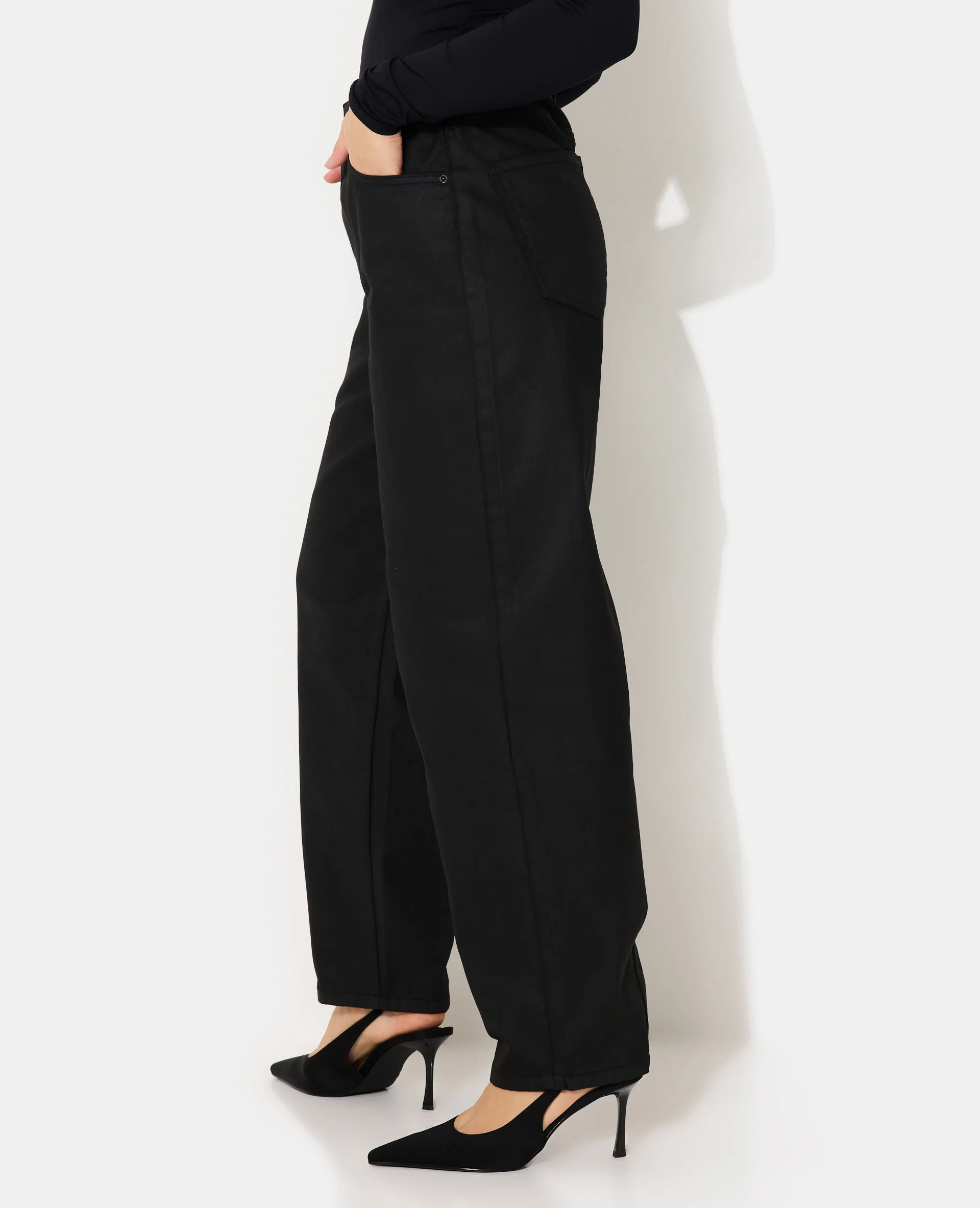Jean barrel enduit taille haute - Image 7