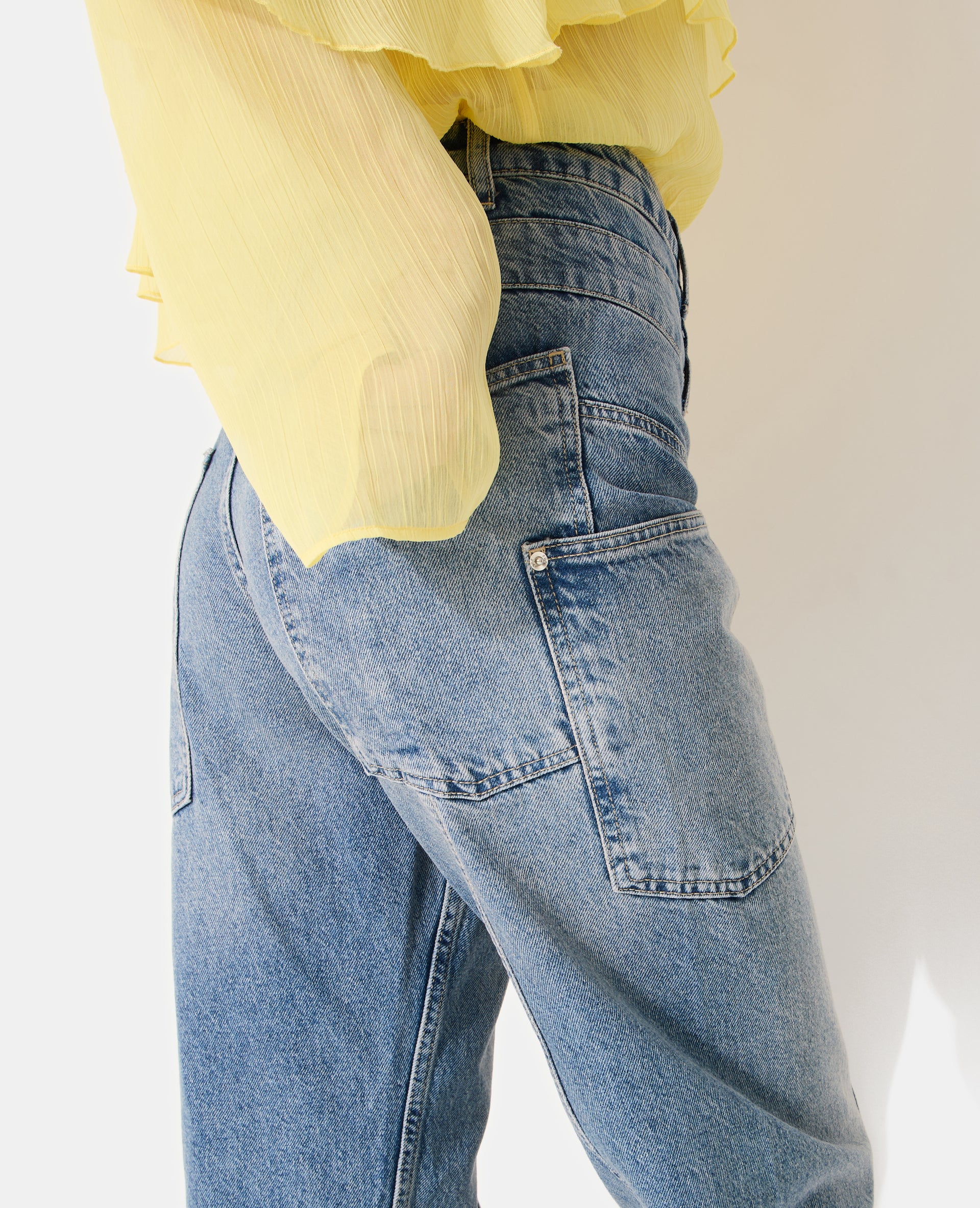 Jean straight avec jeux de coutures et de poches - Image 3