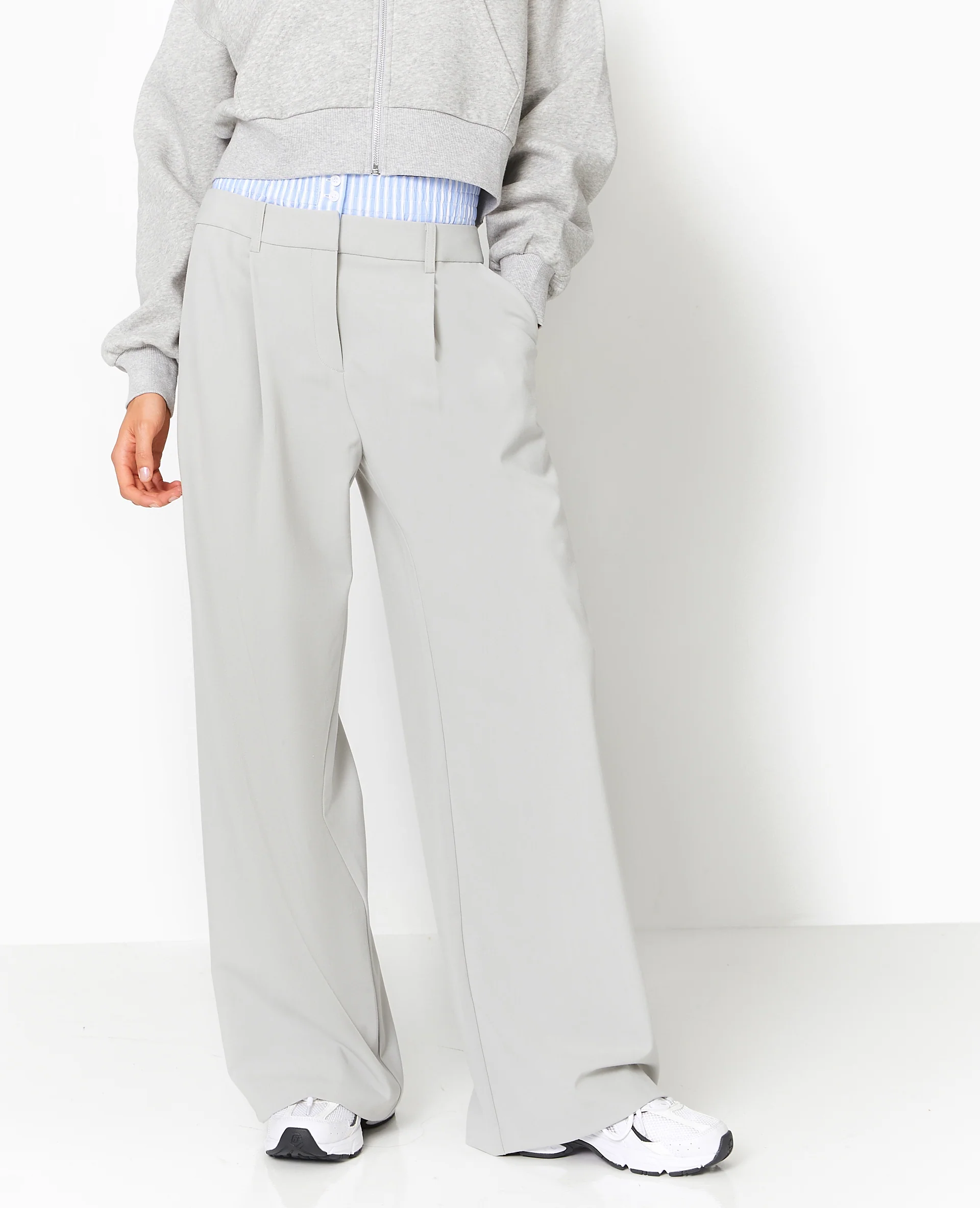 Pantalon large avec effet caleçon apparent
