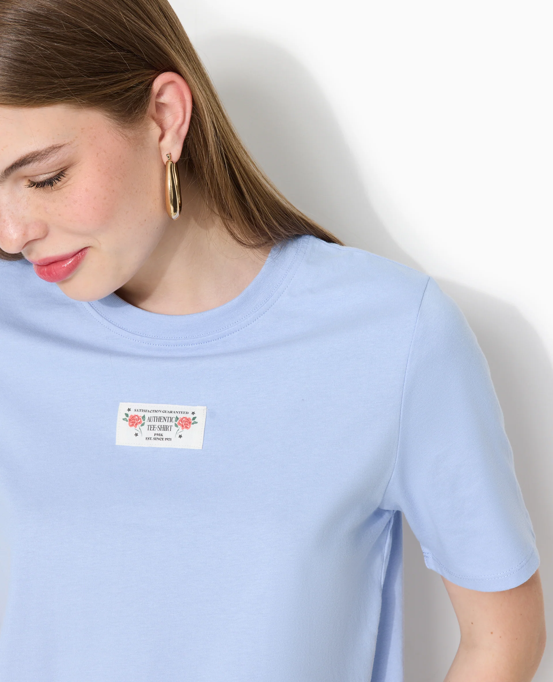 T-shirt avec étiquette cousue devant - Image 2